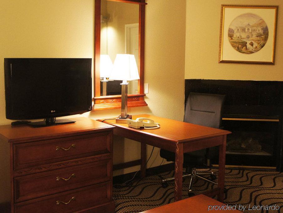 La Quinta By Wyndham Near Cedar Point Hotel 3*