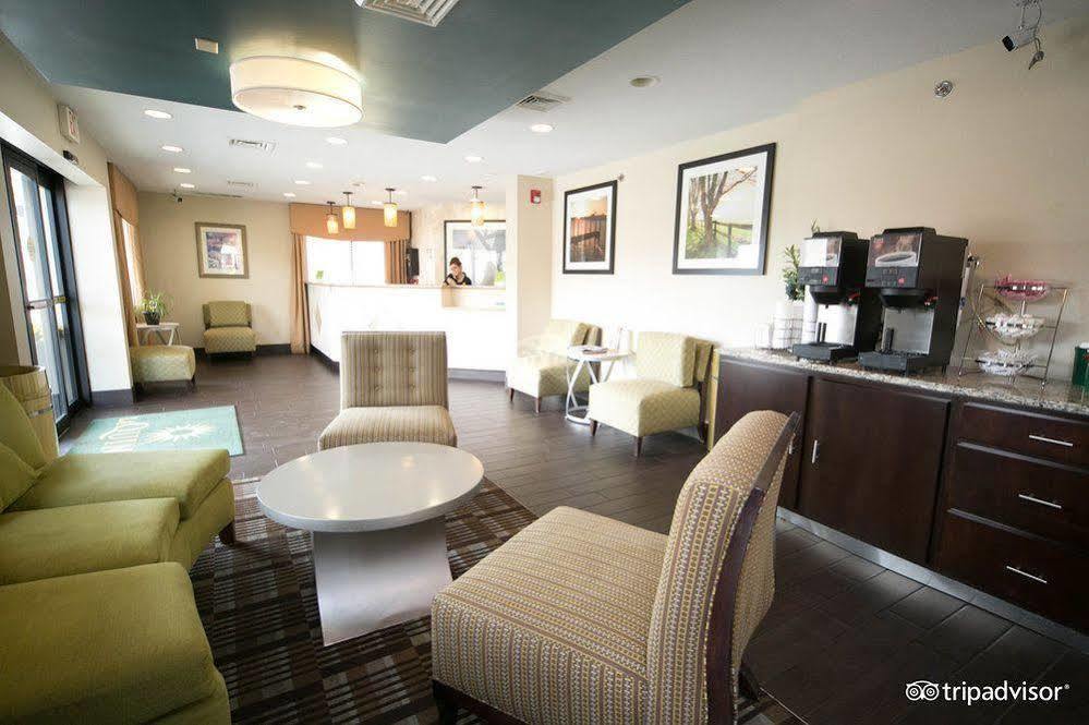 La Quinta By Wyndham Near Cedar Point 3*